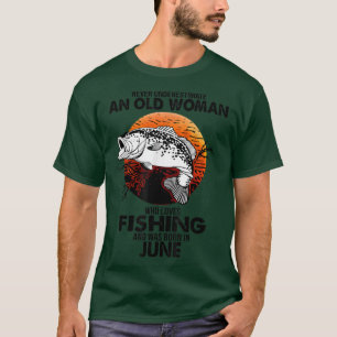 Never Underestimate Old Woman Loves Fishing Born i T-Shirt