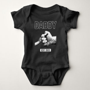 New Dad 2021 Daddy Fist Bump Son and Father Baby Bodysuit