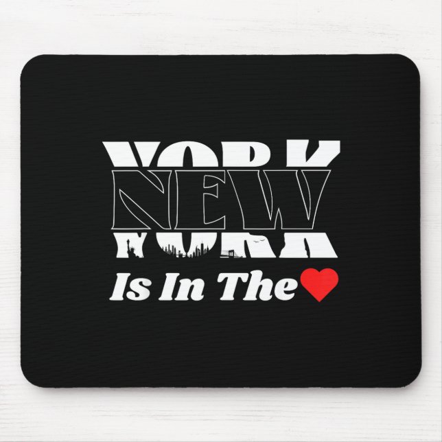New York Is In The Heart – Bold Skyline Graphic De Mouse Pad (Front)