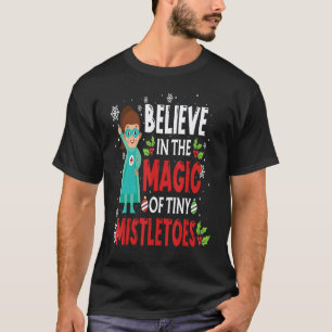 NICU Nurse Believin Magic Of Tiny Mistletoe Christ T-Shirt