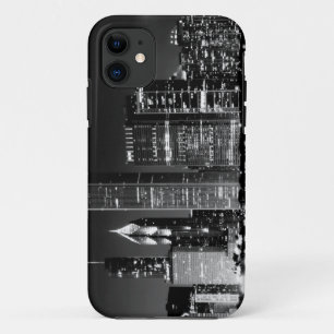 Night view of Chicago's famous cityscape iPhone 11 Case