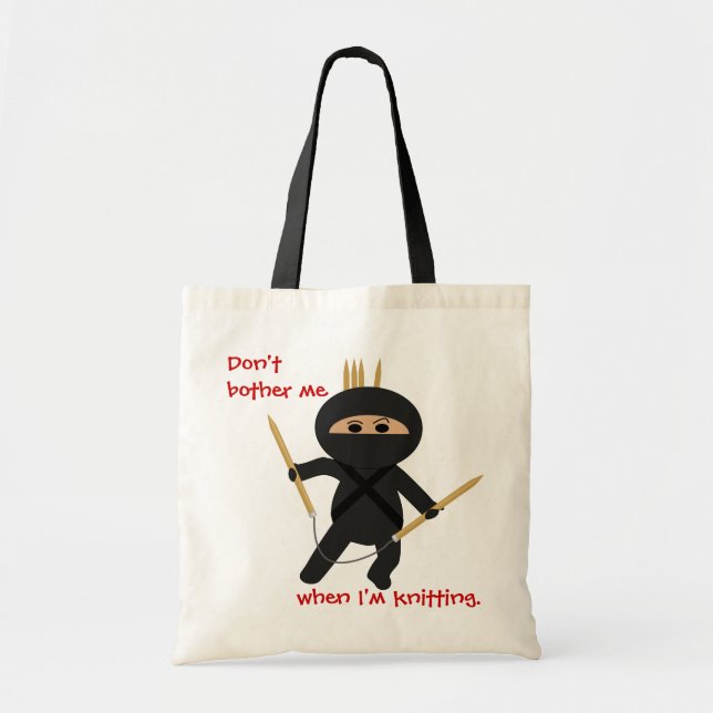 Ninja avec le sac circulaire d'aiguilles de tricot (Devant)