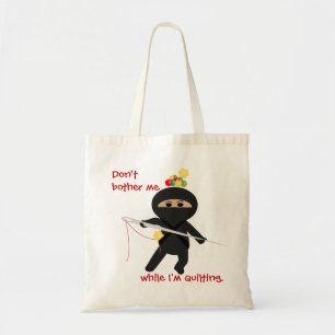 Ninja Quilter avec l'aiguille de couture et le sac