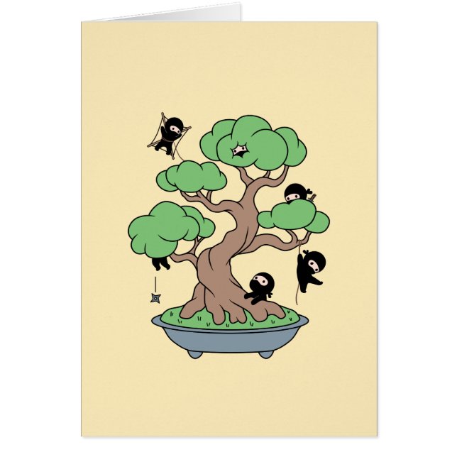 Ninjas minuscule dans l'arbre de bonsaïs sur la (Devant)