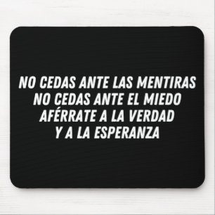 No Cedas Ante Las Mentiras (white)  Mouse Pad