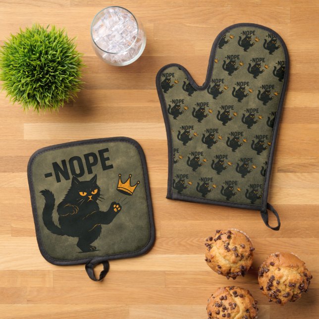 No Kings In America Black Cat Funny Kicking Crown Oven Mitt & Pot Holder Set (Top Down)