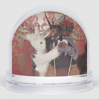 nobunny loves snowglobes