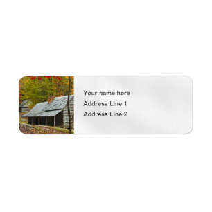 Noé "bourgeon" lorgnent le cabine dans le Smokies