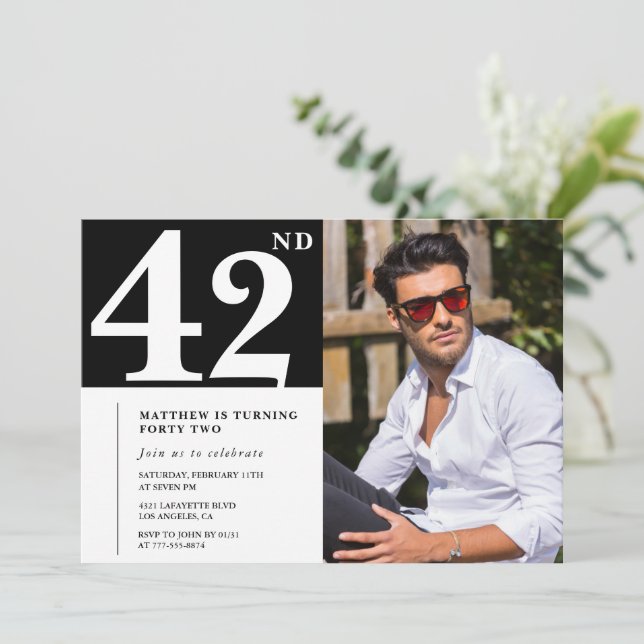Noir et blanc 42e anniversaire Invitations Photo (Debout devant)