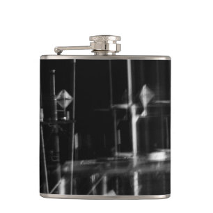 noir et blanc photo abstraite hip flask