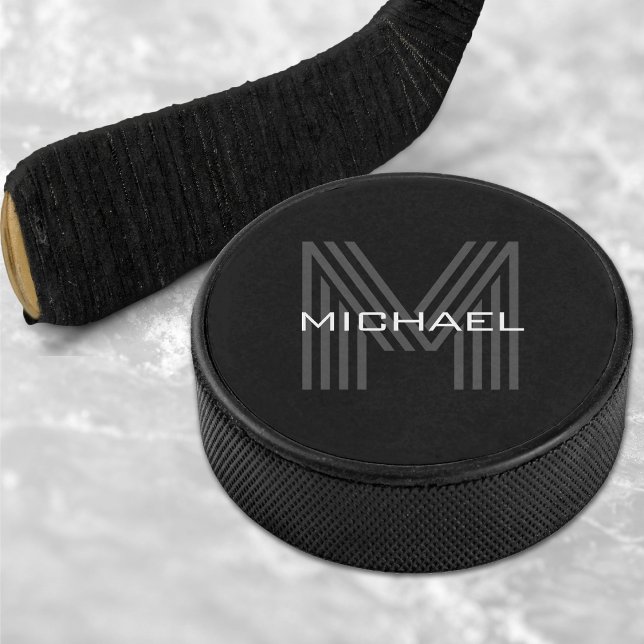 Noir simple minimaliste moderne Monogramme initial (Black Simple Modern Minimalist Monogram Initial Hockey Puck)