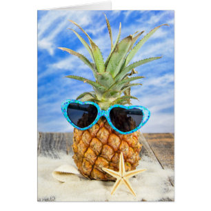 Nom Ananas du jour portant des lunettes de soleil 