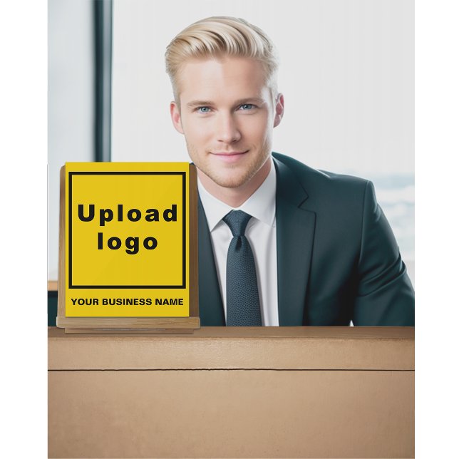 Nom de l'entreprise et logo sur le signe acrylique (Yellow acrylic sign with your business name and logo)