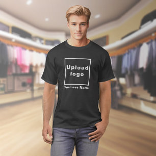 Nom de l'entreprise et logo sur un t-shirt noir