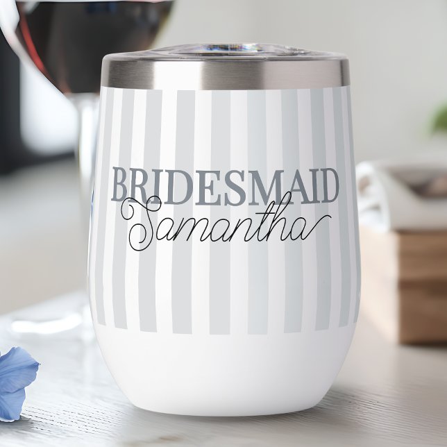 Nom du script trié moderne Porte-mère personnalisé (Modern Striped Script Name Personalized Bridesmaid Thermal Wine Tumbler)