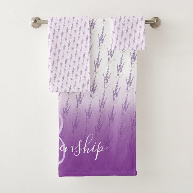 Nom Monogram Farmhouse Lavender Flower Motif (En situation)