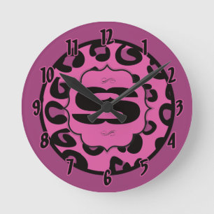 Nom personnalisé Horloge rose et léopard noir
