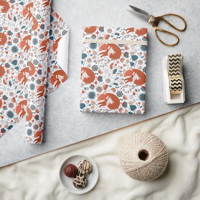 Nordic sleeping fox pattern  wrapping paper (Crafts)