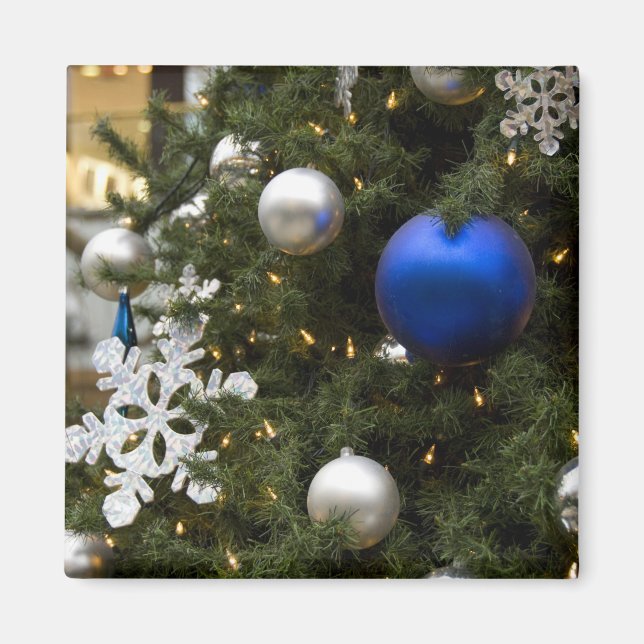 North America. Christmas decorations on tree. Magnet (Front)