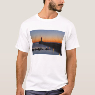 North pier Lighthouse in Duluth, Minnesota, T-Shirt
