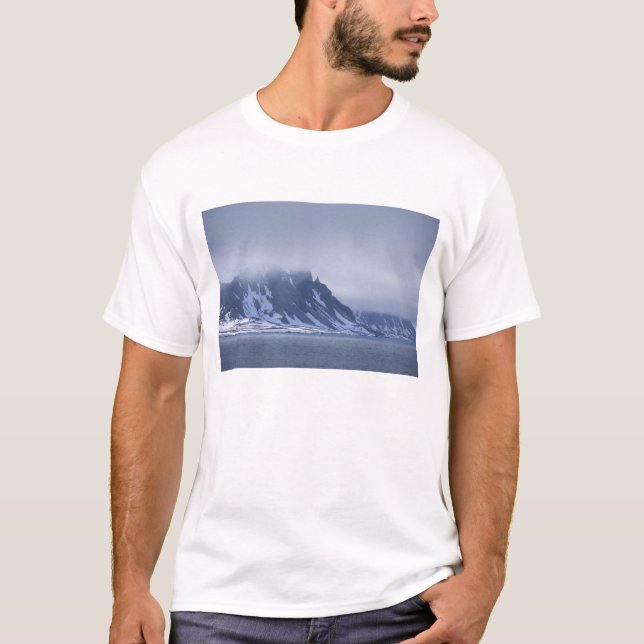 Norway, Arctic Circle, North Atlantic Ocean. T-Shirt (Front)