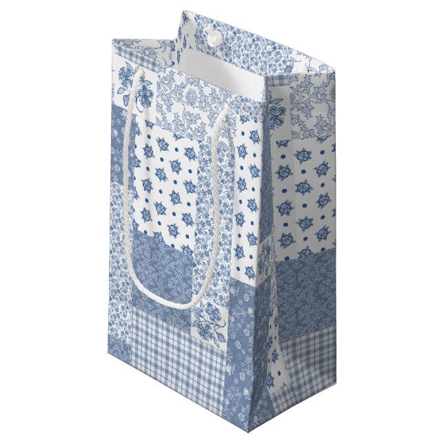 Nostalgique Indigo Faux Patchwork Petit sac cadeau (Devant Angle)