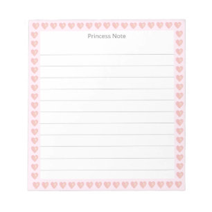 Note de princesse et cœurs roses sur un bloc-notes