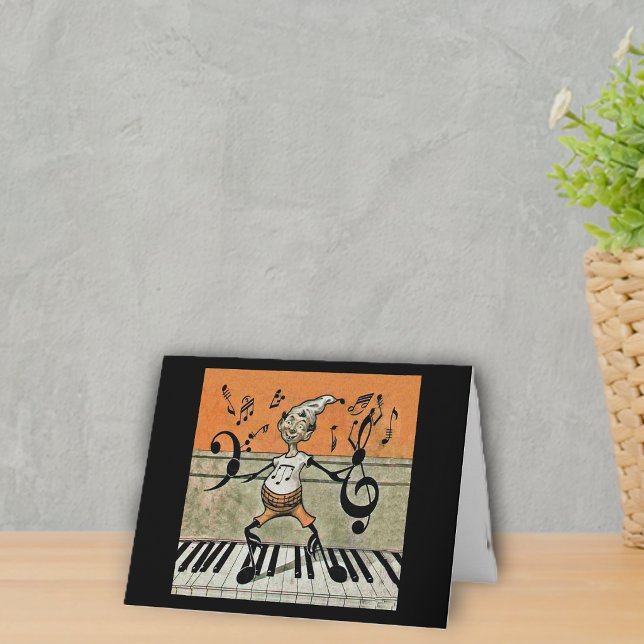 Note musicale d'Elf sur la carte de note de piano (Fantasy Elf with music notes for arms and legs standing on piano keys on notecards.)