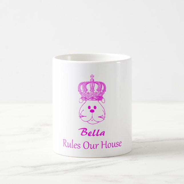 Notre chien gouverne notre maison Mug (Centre)
