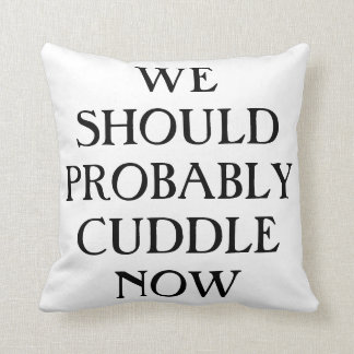 Nous devrions caresser probablement le coussin