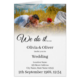 Nous le faisons - Embrasser un couple sur un pré