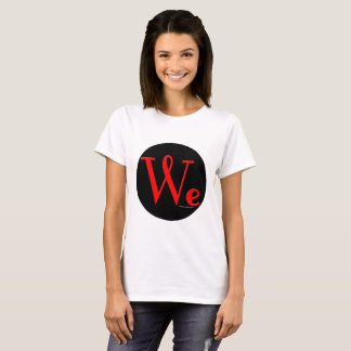 Nous les personnes arrondissons le T-shirt des