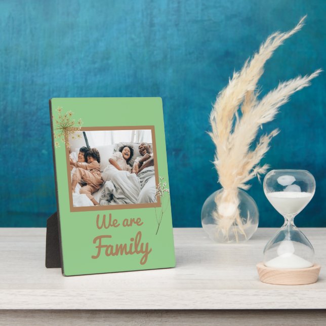 Nous sommes une famille Tabletop Plaque 5x7 avec E (Côté)