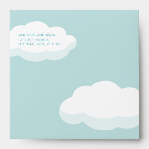 Nouveaux nuages de bébé et petite enveloppe de