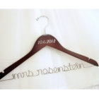 Noyer foncé Bois Mariage personnalisé Hanger