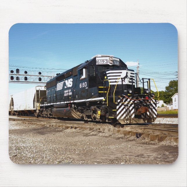 NS 6193 at Bellevue Oh 6-10-06 8 x 10a Mouse Pad (Front)