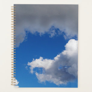 Nuages au-dessus des arbres Photo