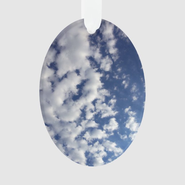 Nuages Puffy Sur Ciel Bleu (devant)