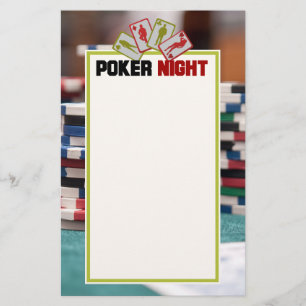 Nuit de poker avec cartes à jouer et jetons de pok