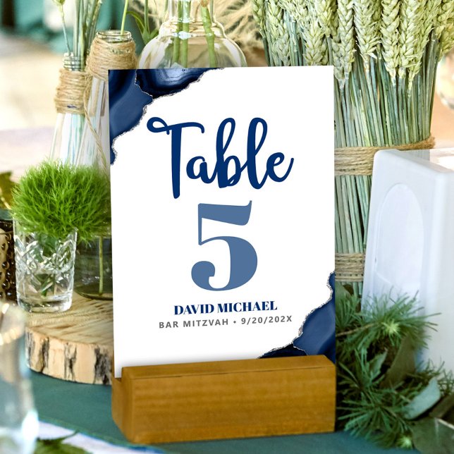 Numéro De Table Bar Mitzvah Bold Modern Navy Blue Agate Script (Créateur téléchargé)