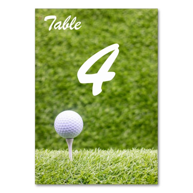 Numéro De Table Boules de golf sur tee sur herbe verte (Par défaut)