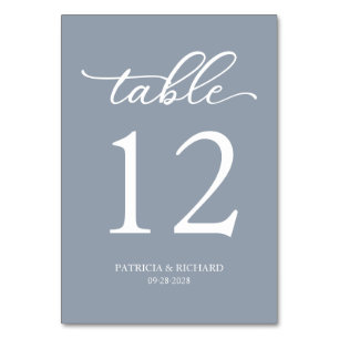 Numéro de table de mariage bleu poussiéreux écritu