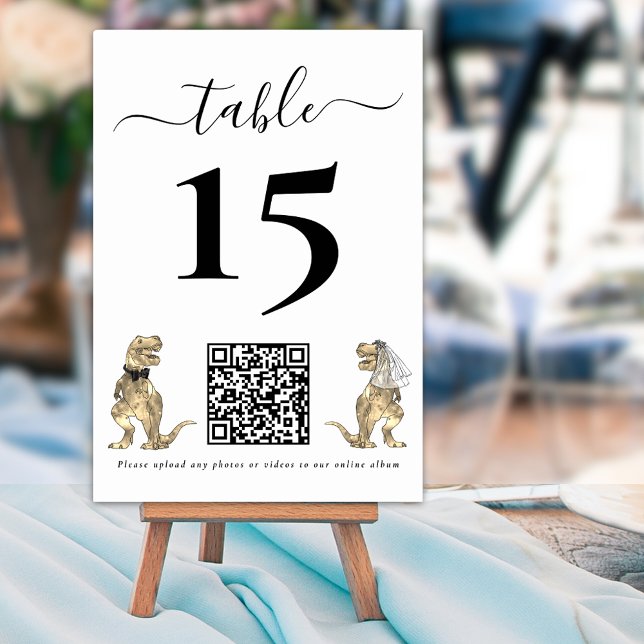 Numéro De Table Dinosaur thème Mariage Photo QR Code (Jurassic dinosaur wedding photo upload qr code table number Funny T-Rex bride & groom Elegant script)