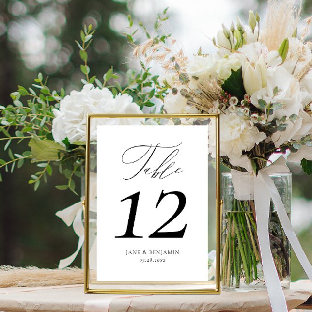 Numéro De Table Élégante calligraphie noir & blanc Mariage de luxe (This simple, elegant table number features a handwritten calligraphy script )