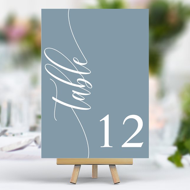 Numéro De Table Mariage de calligraphie moderne bleu poussiéreux (Créateur téléchargé)