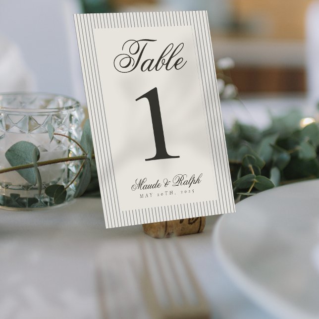 Numéro De Table Mariage de la bande grise de l'argent ancien intem (Guide guests to their seats using these Timeless Old Money Thin Stripe Wedding Table Numbers! )