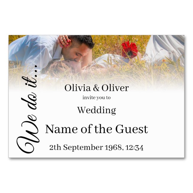 Numéro De Table Nous le faisons - Couple s'embrassant dans une pra (Devant)