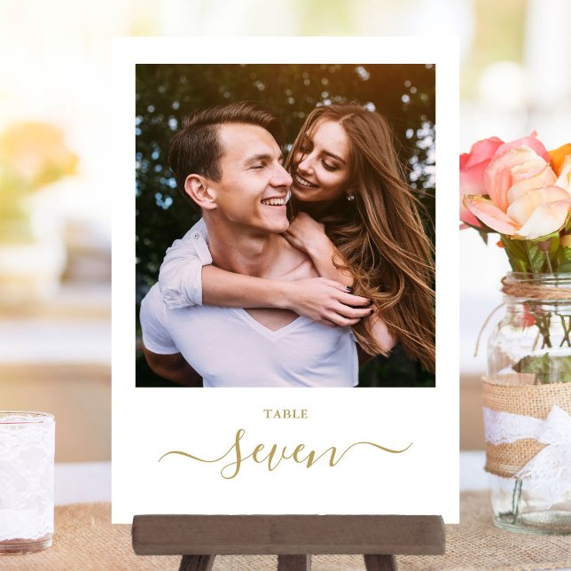 Numéro de table photo élégant script or (Gold Elegant Script Photo Table Number)