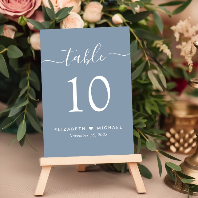 Numéro De Table Réception de mariage Chic Script Bleu Poussiéreux (Créateur téléchargé)