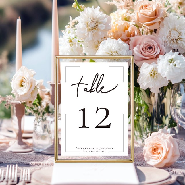 Numéro De Table Typographie minimale Mariage noir et blanc (Minimal Typography Black & White Wedding Table Number)